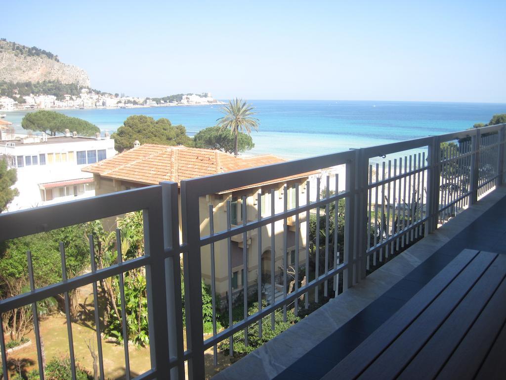 Mondello Luxury Apartment On The Beach Экстерьер фото
